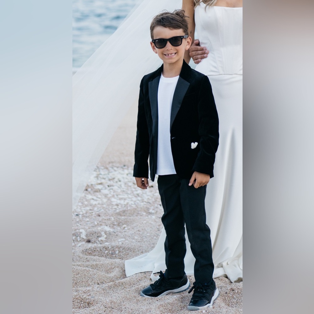 Kids Velvet Tuxedo Blazer in Black (7/8) - Picture 9 of 9